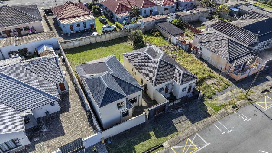 6 Bedroom Property for Sale in Quigney Eastern Cape